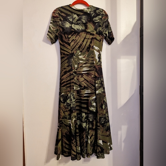 Woman's Dress - Picture 2 of 9